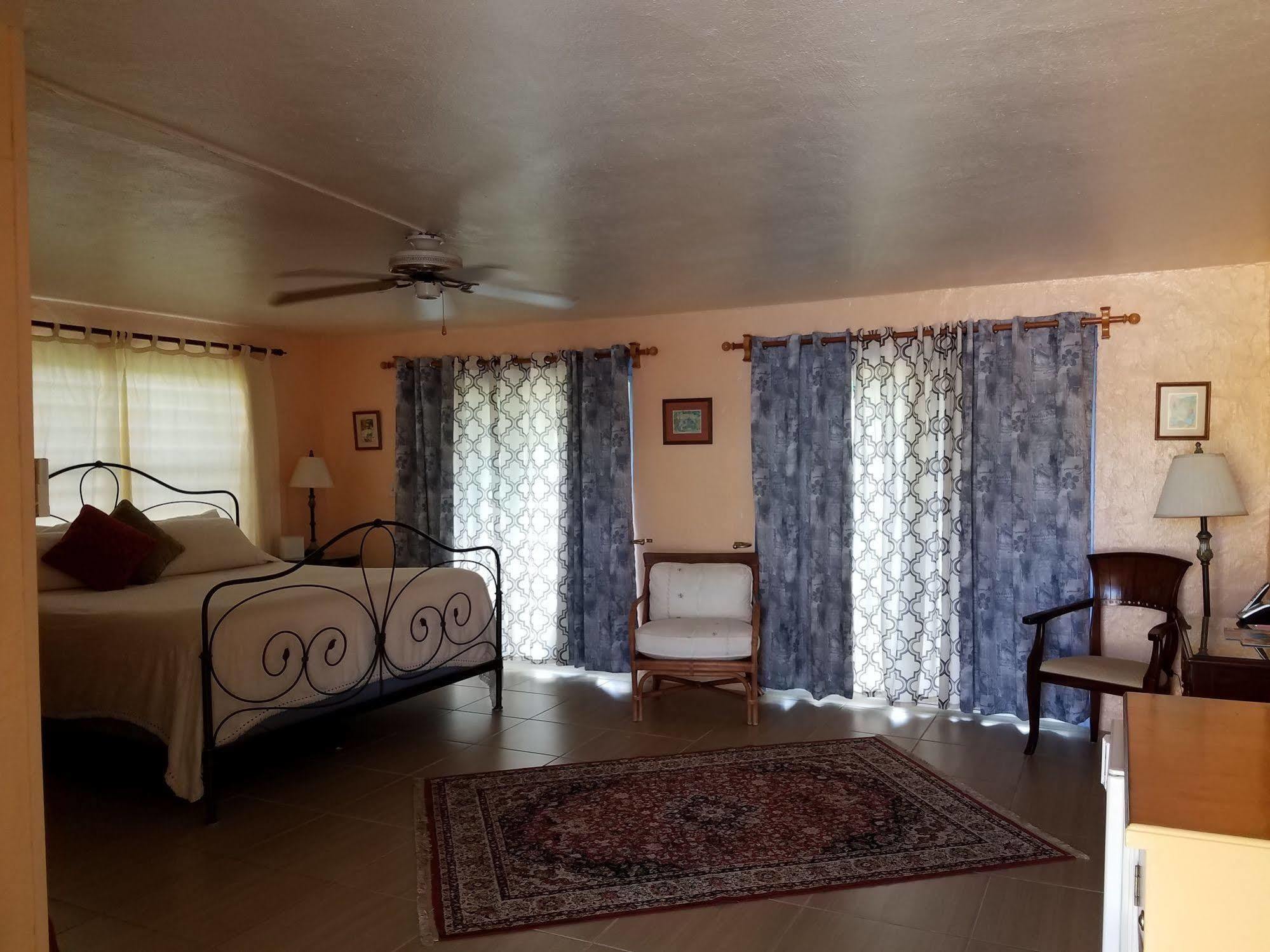 Carringtons Inn Saint Croix Island Экстерьер фото